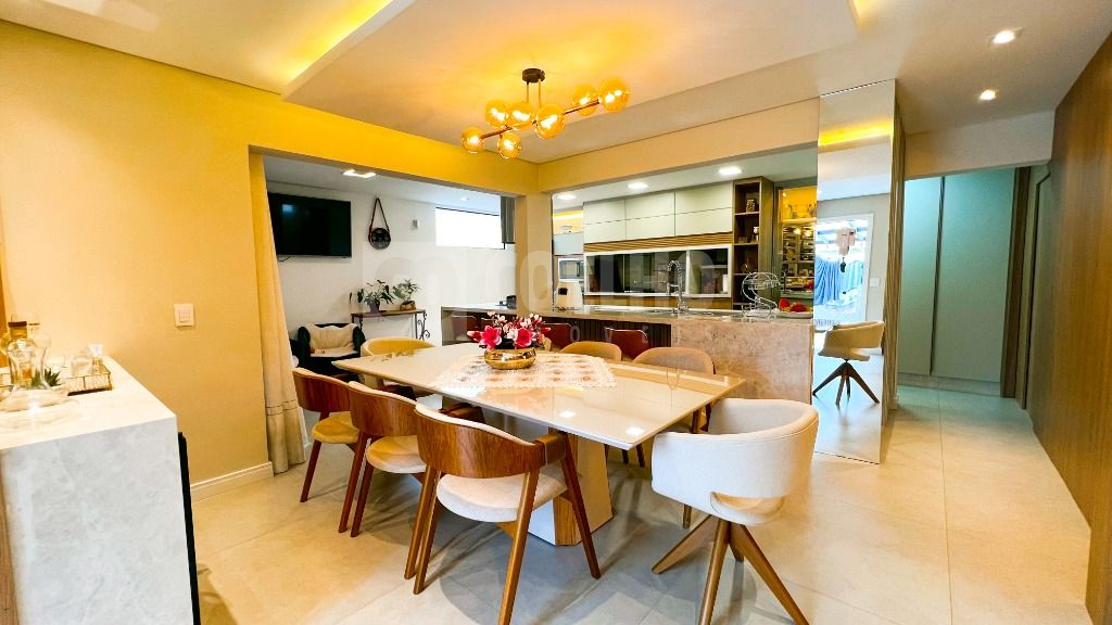 Sobrado à venda com 3 quartos, 270.00m² - Boa Vista,Curitiba