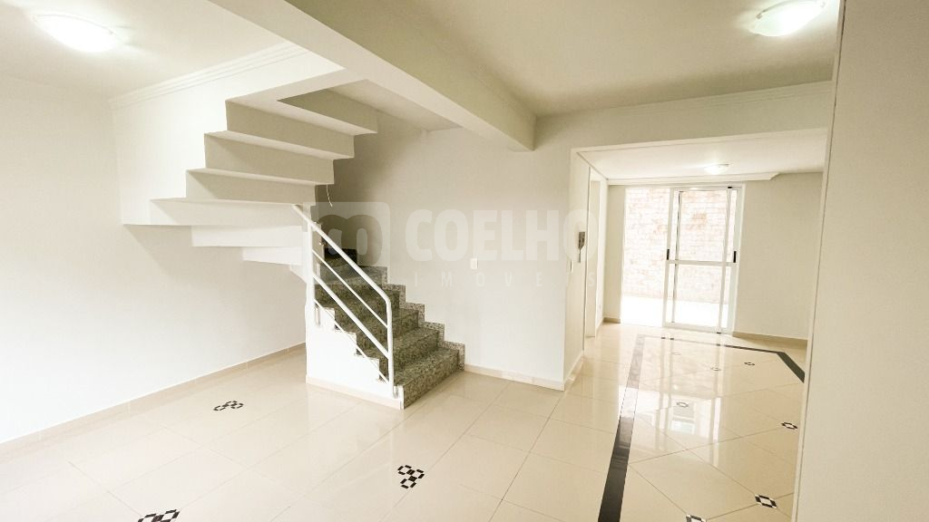 Sobrado para alugar com 3 quartos, 118.00m² - Boneca do Iguaçu,São José dos Pinhais